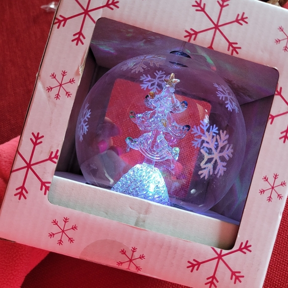 Robert Stanley Glass LED Ornament - Picture 5 of 15